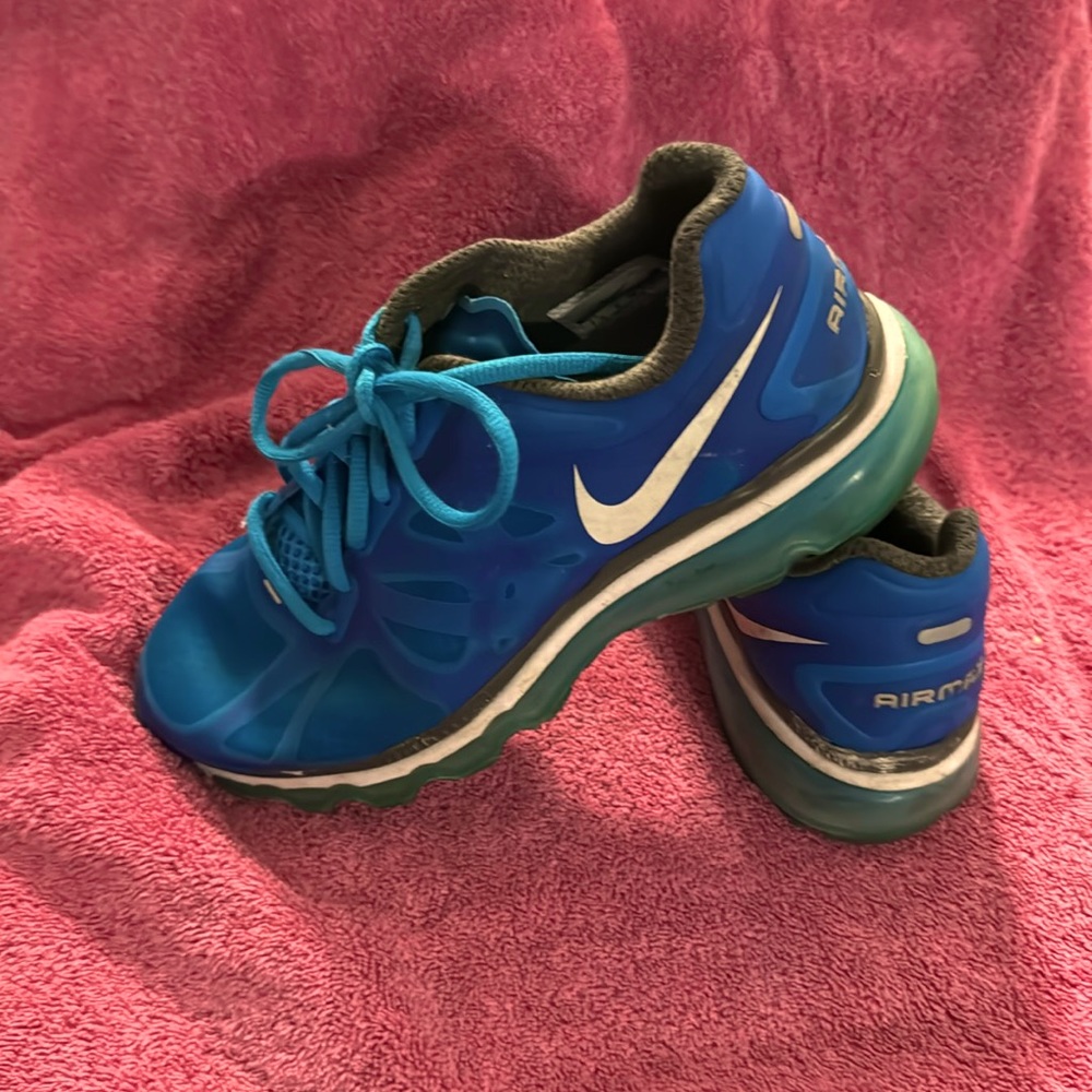 Nike blue shoe